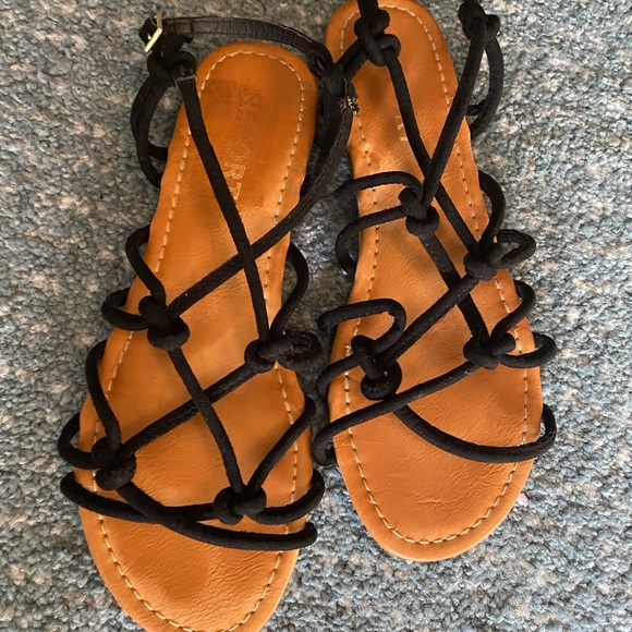 Laced up sandals - Picture 3 of 3